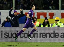 Fiorentinas Croatian forward Nikola Kalinic (C) celebrates after scoring during the Italian Serie A football match between Fiorentina and Juventus at Artemio Franchi Stadium in Florence on January 15, 2017