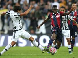 Guinean midfielder Amadou Diawara (R), pictured on October 4, 2015, has signed with Serie A rivals Napoli, both clubs announce