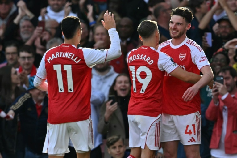 Rice y Raya cubren al Arsenal de plata y Champions