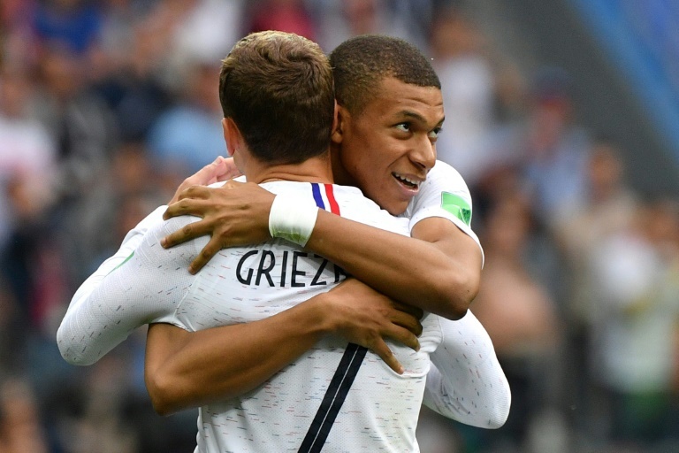 Le Real n'est plus seul pour Hazard, le Barça débarque — Mercato Le Real n'est plus seul pour Hazard, le Barça débarque — Mercato