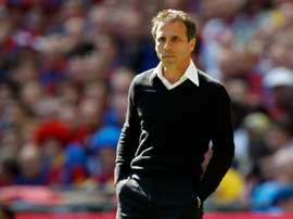Gianfranco Zola has been sacked by Al-Arabi. BeSoccer