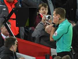 Pawson pitará el Betis-Milan de Europa League. AFP