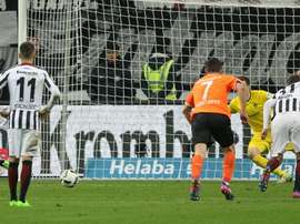 Frankfurts midfielder Makoto Hasebe scores from the penalty spot. AFP