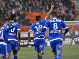 Marseilles midfielder Mauricio Anibal Isla (C) celebrates with teammates after scoring a goal during a French L1 football match against Lorient on March 12, 2016 at the Moustoir stadium in Lorient, western France