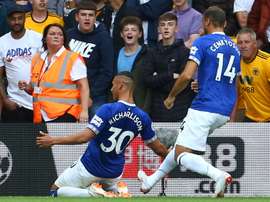 Buen partido entre 'wolves' y 'toffees'. AFP