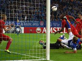Schalkes defender Benedikt Hoewedes (R) scores during the UEFA Europa League first-leg football match between Schalke 04 and FC Salzburg at the Arena AufSchalke in Gelsenkirchen, western Germany on September 29, 2016