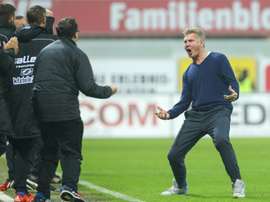 Paderborns new head coach Stefan Effenberg (R) celebrates after his team scored during a German second division Bundesliga football match on October 16, 2015