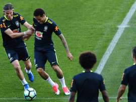 Filipe Luís garante que gostava que Neymar regressasse ao Barcelona. AFP