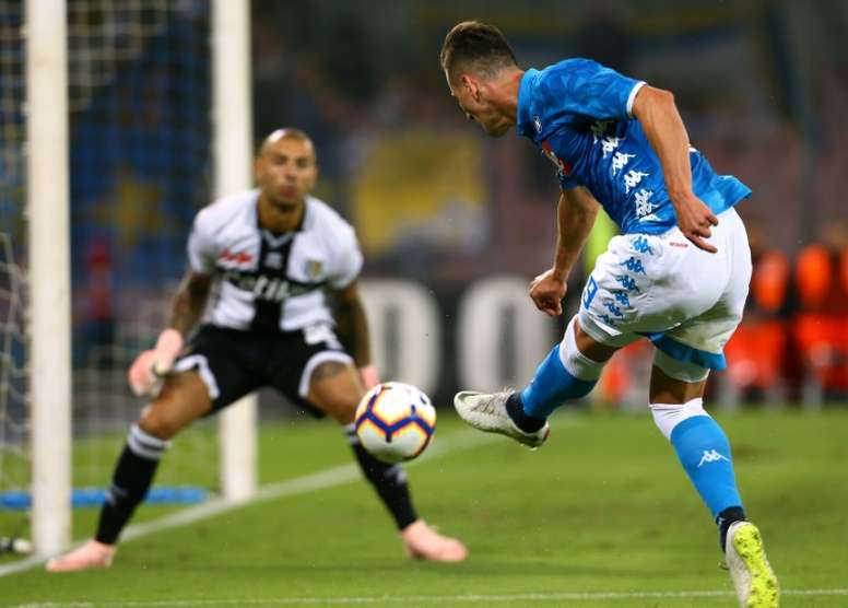 Penyerang Napoli Arkadiusz Milik dibidik AC Milan
