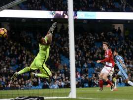 Claudio Bravo pourrait être remplacé par Rulli. AFP