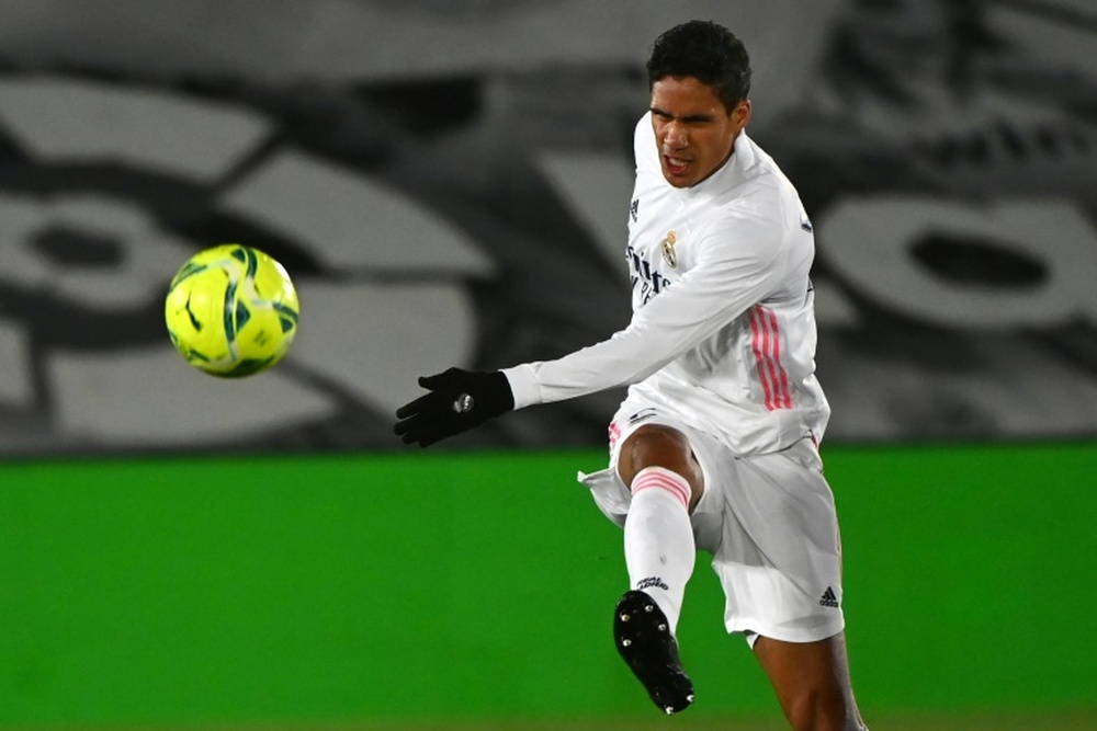 El Madrid descarta fichar un central si se va Varane. AFP
