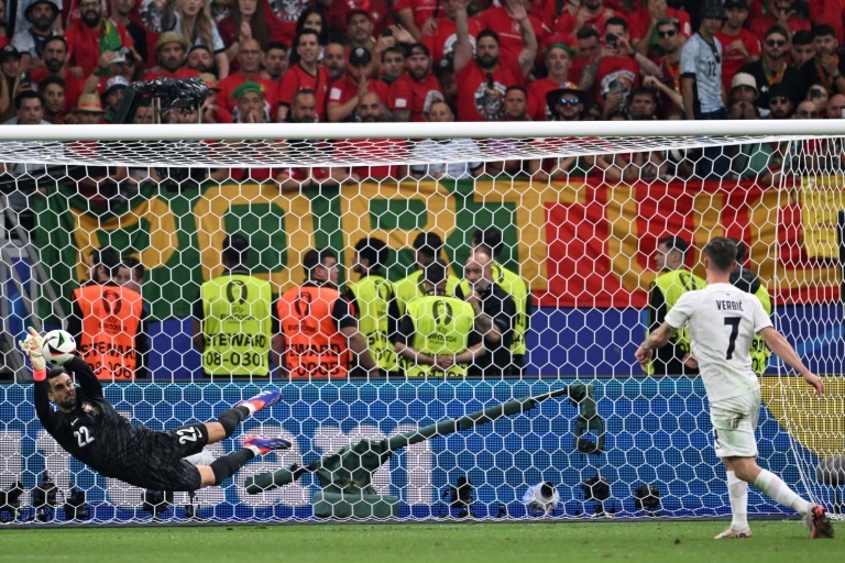 Diogo Costa hace llorar de alegría a Portugal