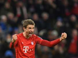 Thomas Müller seguirá defendendo a camisa do gigante alemão. AFP