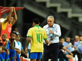 Neymar ficará um mês sem jogar. AFP