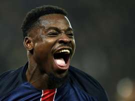 Le PSG avance pour Aurier. AFP