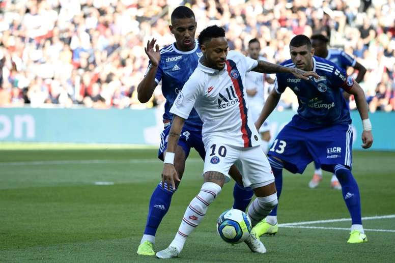 L'Argentin Mauro Icardi (g) et le Brésilien Neymar à l'entraînement à Saint-Germain-en-Laye, le 17 septembre 2019, avant le match du PSG contre le Real en C1
