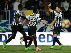 Angers French midfielder Thomas Mangani (R) celebrates after scoring