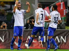 Sampdorias Italian forward Fabio Quagliarella (L)