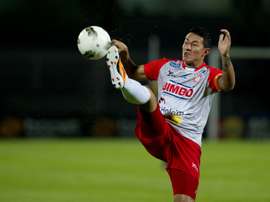 Salvadorean Alfredo Pacheco kicks the ball during their quarter final football match of CONCACAF Champion League against Pumas in Mexico City on March 15, 2012
