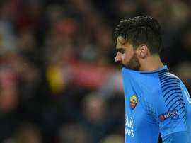 Alisson podría cambiar de equipo. AFP