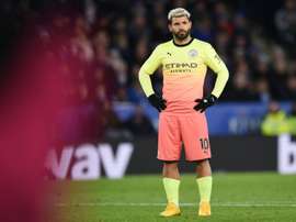 Si quiere seguir en el City, Agüero tendría que recortarse el sueldo a la mitad. AFP
