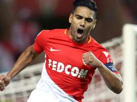 Falcao anotó un doblete ante el Olympique de Lyon. AFP