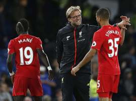 El Liverpool renueva el contrato de Kevin Stewart. AFP