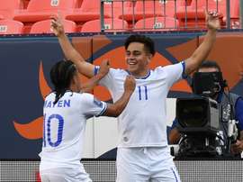 El Salvador strikes early to subdue Curacao
