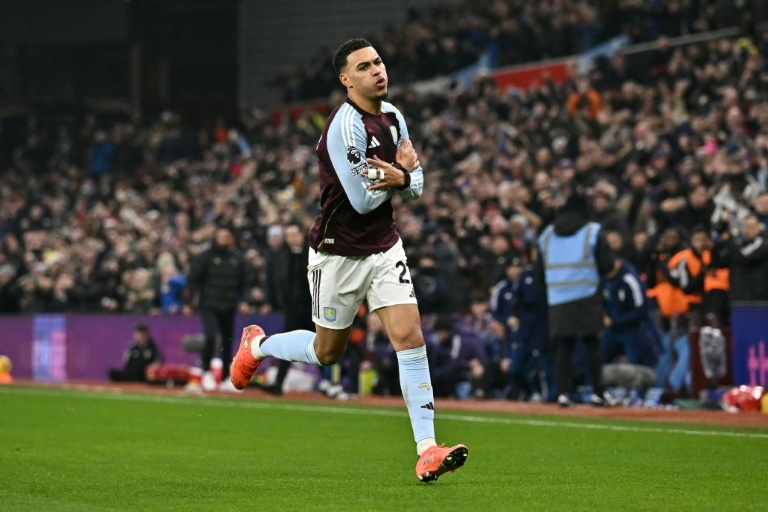 Rogers enfría al United y calienta la Premier