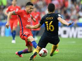 Milan courtiserait Charles Aranguiz. AFP