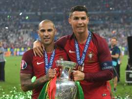 Quaresma (L) pictured with Ronaldo and the Euro 2016 trophy. BeSoccer