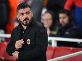 Gattuso medita qué once alinear ante la Roma. AFP/Archivo