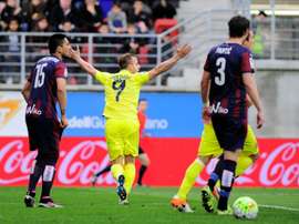 Villarreals forward Roberto Soldado (C) celebrates after scoring a goal against Eibar