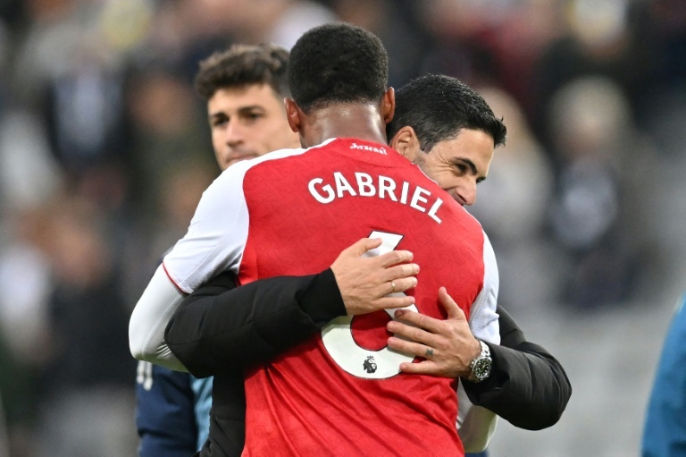 El Arsenal se queda sin Gabriel antes de un tríptico aterrador