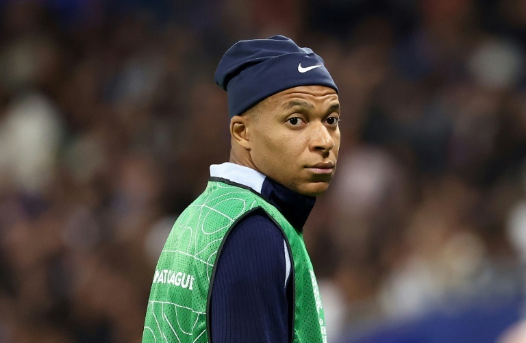 Mbappé rejeita proposta da liga francesa na disputa com o PSG