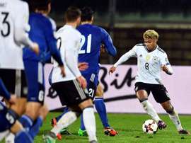 Germanys midfielder Serge Gnabry (R) runs with the ball during their World Cup 2018 qualifying football match on November 11, 2016 at the San Marino stadium in Serravalle
