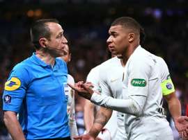 Mbappé pode deixar a briga pela Chuteira de Ouro. AFP