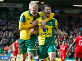 Norwich Citys Wes Hoolahan (R) celebrates with Steven Naismith on January 23, 2016