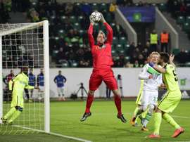 Matz Sels (C), becomes manager Rafael Benitez's first summer signing. BeSoccer