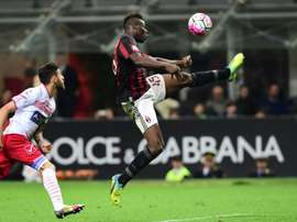 AC Milans forward Mario Balotelli (R) controls the ball during the Italian Serie A football match AC Milan vs Carpi at the San Siro stadium in Milan on April 21, 2016