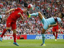 El zaguero podría dejar a los 'hammers' por el Crystal Palace. AFP