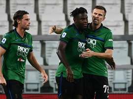 Atalanta only got a draw at Verona despite Duvan Zapata's (C) goal. AFP