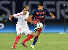 Barcelonas Uruguayan forward Luis Suarez (R) vies with Sevillas Adil Rami during the UEFA Super Cup final football match in Tbilisi on August 11, 2015