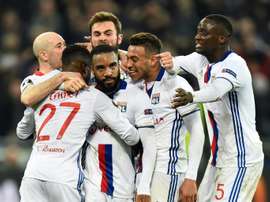 Lyon deu a volta e venceu o Besiktas por 2-1. AFP