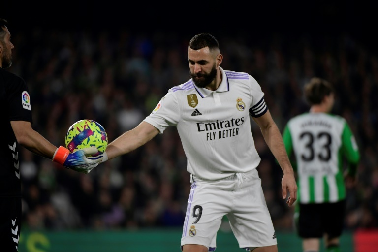 Benzema leads Madrid's squad list for El Clasico
