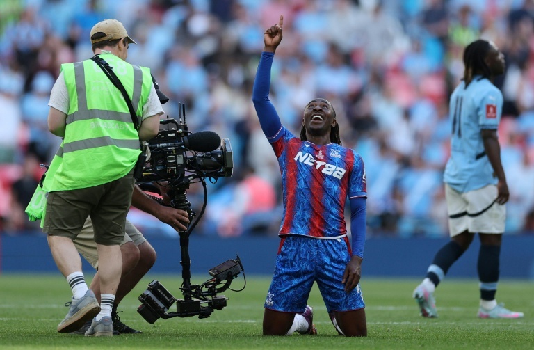 No move for Eze as Bayern shift focus to left winger