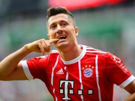 Lewandowski bisou e voltou aos gols. AFP