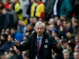 Pardew considera que Max Power sería un jugador ideal para comandar en su centro del campo. AFP