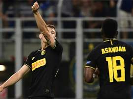 Barella (L) rescued a point late on for Inter Milan. AFP
