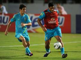 Clubs in Chinas top-tier Super League have over the past year shelled out increasingly extravagant amounts to import foreign stars such as Brazils Oscar (L) and Hulk